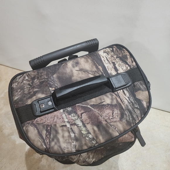 Uline Mossy Oak Rolling Wheeled Cooler Bag- Camo - Picture 5 of 9